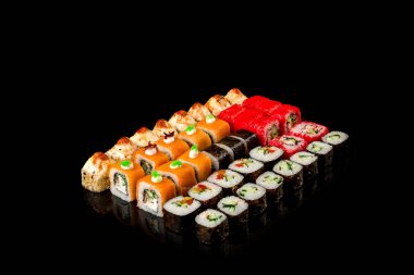 taze balık suşi seti. Japon yemekleri