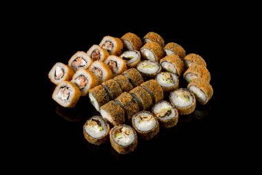 balık ve sebze rulo büyük bir set. Japon yemekleri