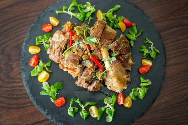 Fırında et: tavuk, domuz eti, sığır eti, kuzu. Uygun diyet