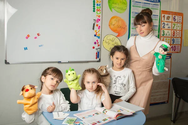 Gyermekek Játékos Módon Tanulnak Angolul Koncepció Idegennyelv Tanulás — Stock Fotó
