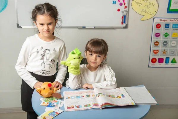 Barn Lär Sig Engelska Ett Lekfullt Sätt Koncept Lära Sig — Stockfoto