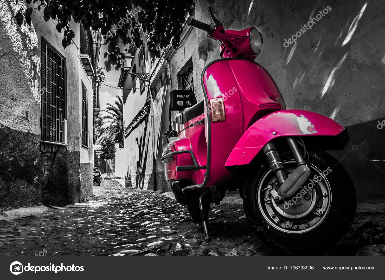 vespa scooty pink