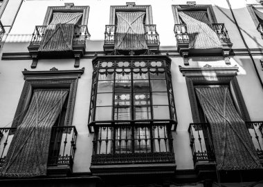 Güneş korumalı windows İspanya Sevilla sokak