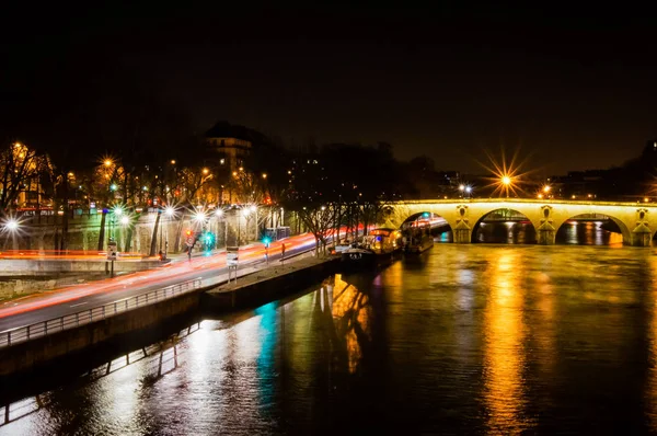 Paris Wharf Night Trailing Lights Cars Driving — Stock Photo, Image