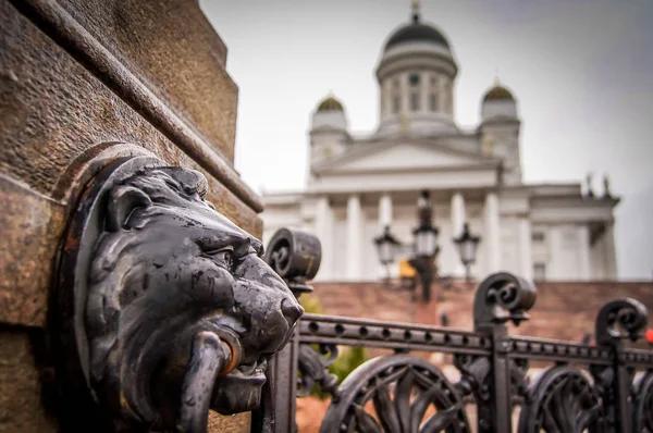 Arka Planda Lion Head Heykel Kilise Kış Finlandiya Helsinki Çekilen Telifsiz Stok Fotoğraflar