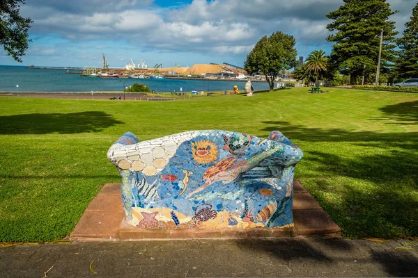 Sanatsal tezgah ve kanepe, sokaklarda Portland, Avustralya