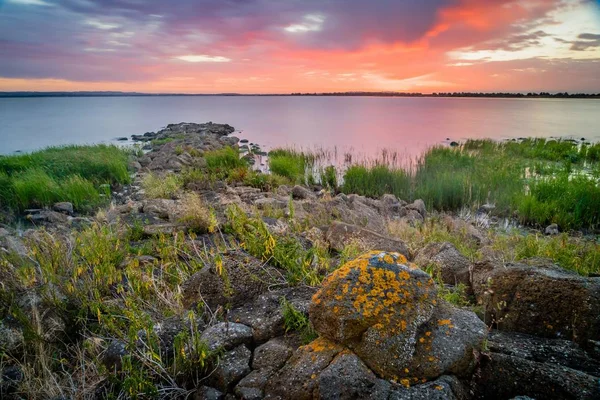 Красный Свет Камни Озеро Долгожданного Снимка Австралии — стоковое фото