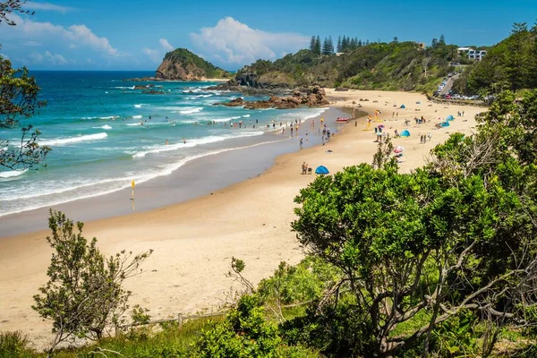 İnsanlar plajda Flynns Beach Port Macquarie, Avustralya