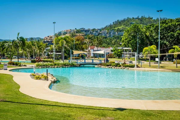 艾尔利海滩游泳池泻湖在夏季 昆士兰州 澳大利亚 — 图库照片