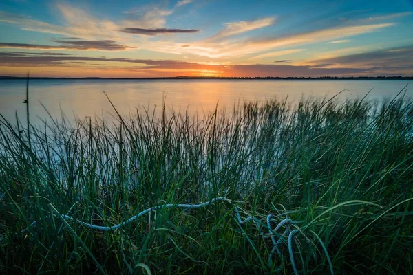 Lano Trávě Jezera Colac Při Západu Slunce — Stock fotografie