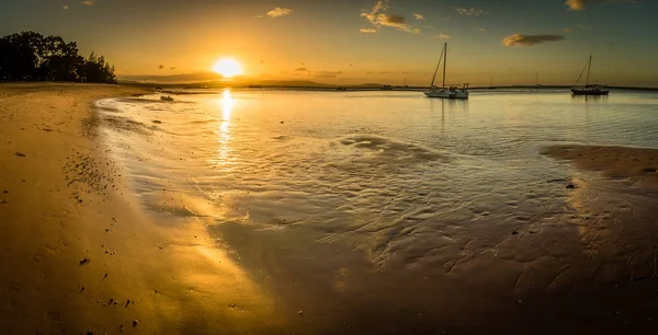 Západ Slunce Nad Pobřeží Queensland Austrálii Létě — Stock fotografie