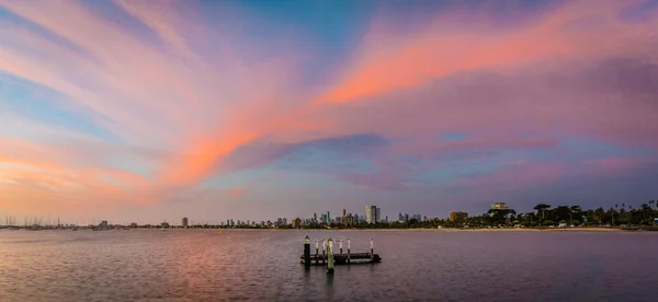 Horizonte Melbourne Los Rascacielos Con Una Puesta Sol Rosa Púrpura — Foto de Stock