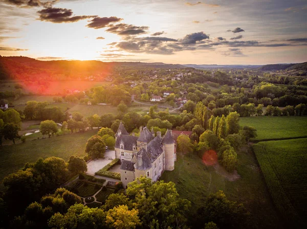 Castillo de Montal en el valle de Dordogne cerca de Saint cere — Foto de Stock