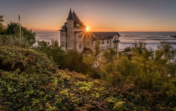 Villa Belza vid solnedgången i Biarritz, Baskien — Stockfoto