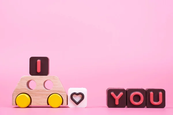 Люблю Тебя Шоколаде Игрушечной Машине Цветном Фоне — стоковое фото