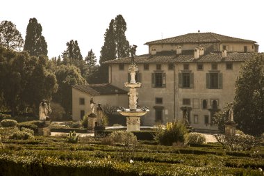 İtalya, Tuscany, Florence, Villa Medicea di Castello, heykelin üzerine park.