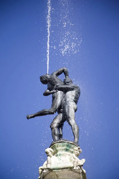İtalya, Tuscany, Florence, Villa Medicea di Castello, park ve Herkül ve Antaeus çeşme.