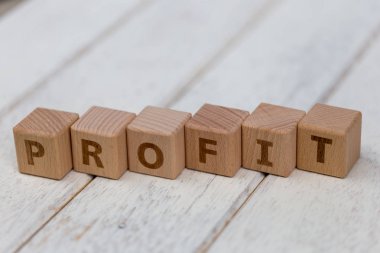 Ahşap blok yığını iş kavramı, kar harfler.