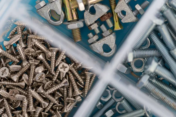 Vida, çivi, cıvata İnşaat aletleri kapandı.