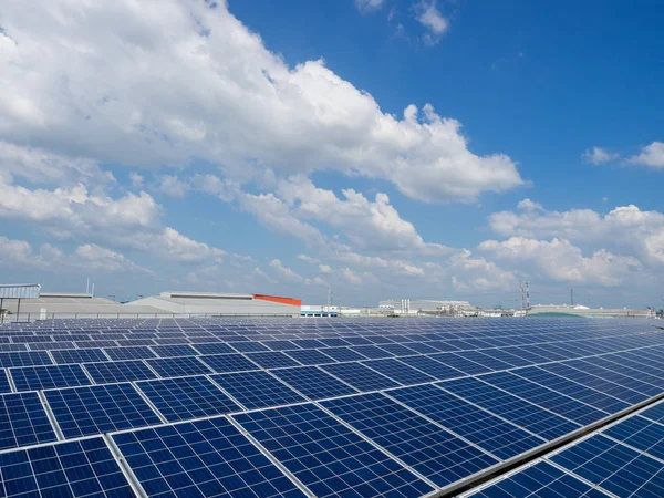 Painel Células Solares Livre Telhado Superior Edifício Energia Limpa — Fotografia de Stock