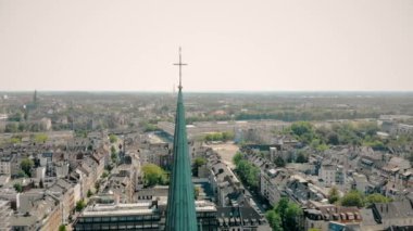 Hava dron görünümü. Almanya Dusseldorf St. Peter Kilisesi. Dusseldorf Panoraması