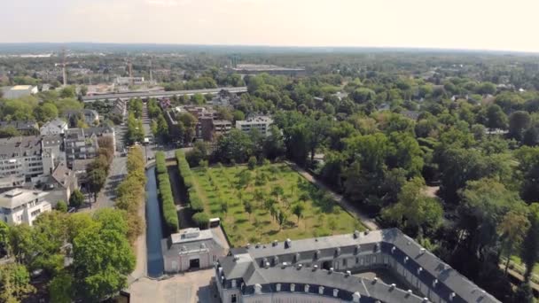 Letecká Düsseldorf Německo pod zámek a Park — Stock video