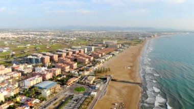 Valencia kuş-göz görüş. Havadan görünümü. Yükseklik şehirden muhteşem panoraması. Valencia bir turizm kentidir sabah