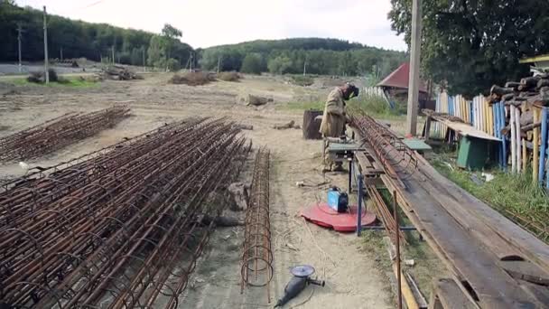 Employé Soude Une Structure Métallique Sur Chantier Construction Travaux Construction — Video