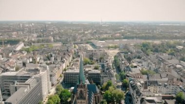 Hava dron görünümü. Almanya Dusseldorf St. Peter Kilisesi. Dusseldorf Panoraması