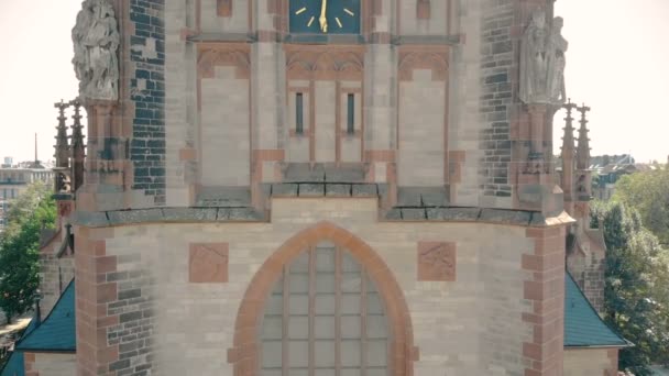 Вид с воздушного беспилотника. Германия Дюссельдорфская церковь Святого Петра. Панорама Дюссельдорфа — стоковое видео
