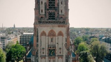 Havadan görünümü. Almanya Dusseldorf St. Peter Kilisesi. Dusseldorf Panoraması