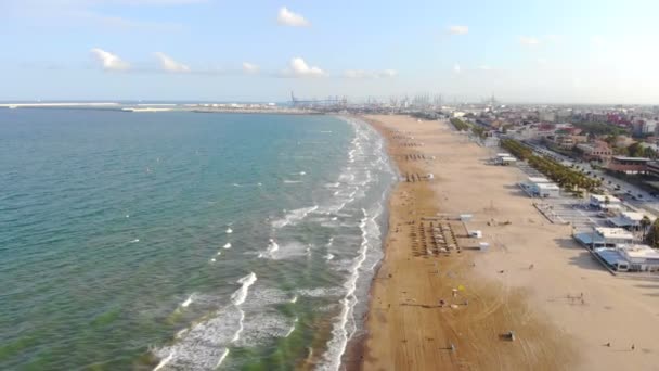 Vista aérea desde un Drone en la playa de Valencia, España. Vídeo 4k — Vídeos de Stock