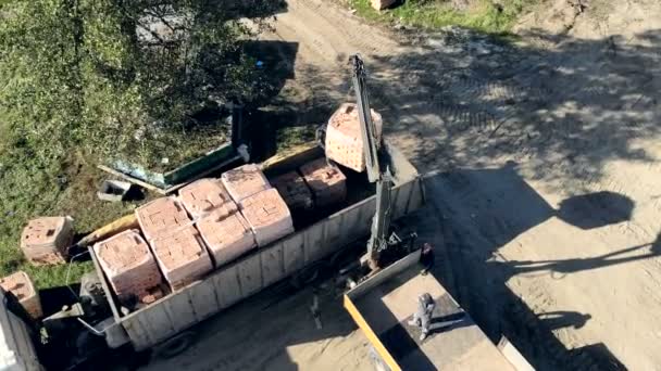 UKRAINE LVIV December 29th 2018. Aerial view the truck unloads the truck with a brick. Construction brick on a truck — Stock Video