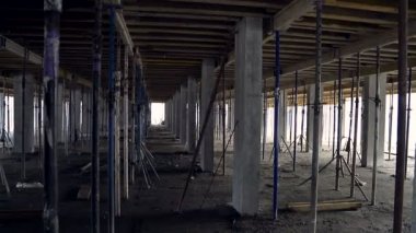 Sahne ve inşaat İnşaat. İnşaat alanında bitmemiş yere