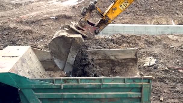 Drilling machine which is preparing to form a hole in the soil. — Stock Video