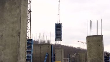İnşaat Vinci beton sertliği için bina formu ağırlığını yükseltir
