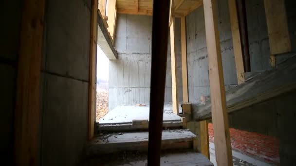 Climbing on a concrete staircase of unfinished construction. Front view — Stock Video