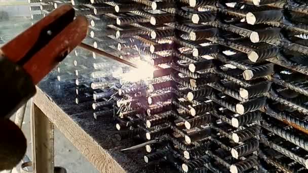 Welding of metal structures in slow motion 1000fps. Sparks fly from welding slowly. — Stock Video