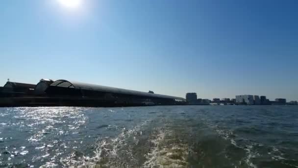 Vízbuborékok, hogy a kialakult a motoros csónak motor — Stock videók