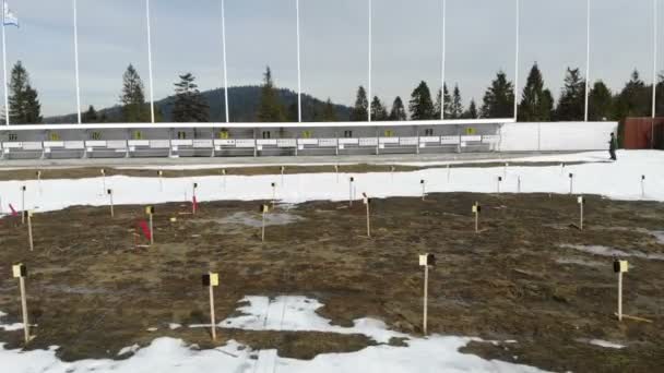 Biathlon. Panorama der Scheiben für das Schießen während des Biathlons. die Nummerierung der Ziele — Stockvideo
