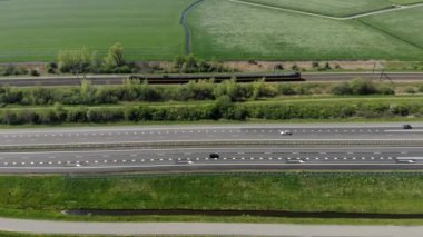 Hollanda ve şehirarası tren karayolu hava görüntüleri hızlı hamle