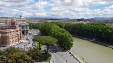 Havadan Roma sokakları ve evleri. turistik yerler ve Roma panoramalar. Roma'da güneşli bir gün