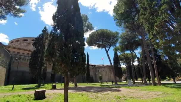 Pine Park κοντά στο κάστρο του Αγίου Αγγέλου στη Ρώμη Ιταλία — Αρχείο Βίντεο