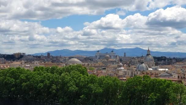 Straten en huizen van Rome uit luchtfoto. toeristische plaatsen en panorama's van Rome. Zonnige dag in Rome — Stockvideo