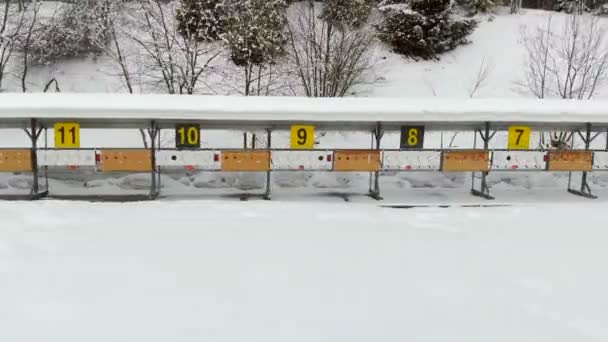 Biatlon. Biatlon sırasında çekim için hedeflerin Panoraması. Hedeflerin numaralandırma — Stok video