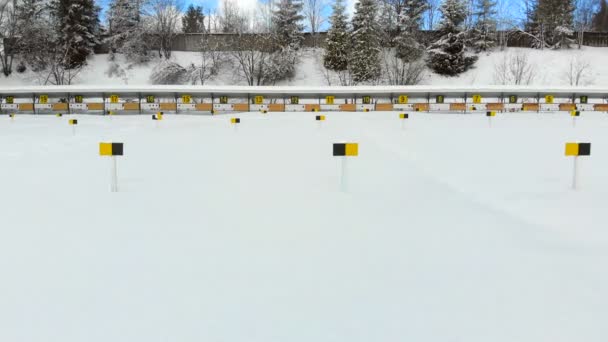 Biathlon. Panorama der Scheiben für das Schießen während des Biathlons. die Nummerierung der Ziele — Stockvideo