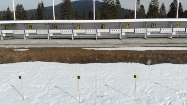 Biathlon. Panorama degli obiettivi per le riprese durante il biathlon. Numerazione degli obiettivi — Video Stock