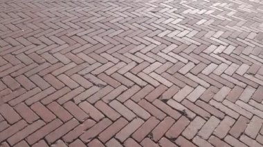Ünlü Kırmızı döşeme Hollanda arka plan. Bir elmas ile döşeme levhalar döşeme yöntemi. Taştan park yolu.