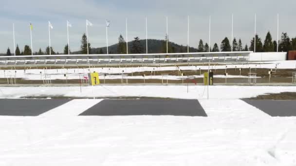 Biatlon. Panorama țintelor pentru filmare în timpul biatlonului. Numărarea ţintelor — Videoclip de stoc