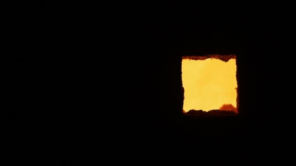 炉窗的玻璃熔点异常地高. 沙子融化的温度. — 图库视频影像